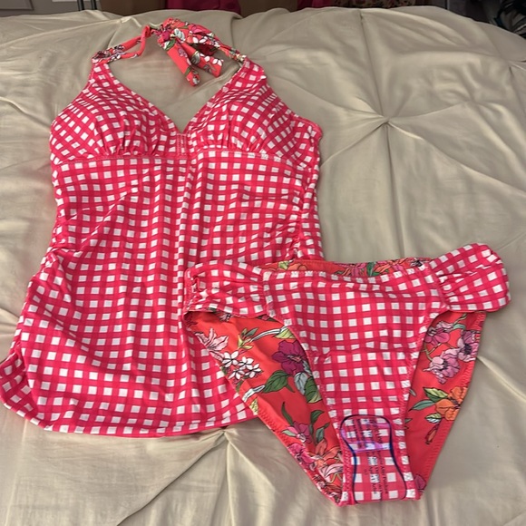 Tommy Bahama reversible tankini. - Picture 4 of 7